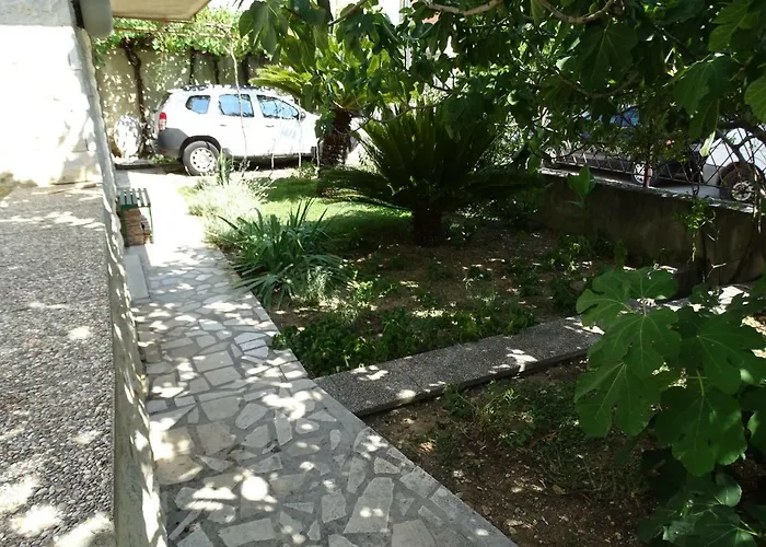 Job Studio Apartments